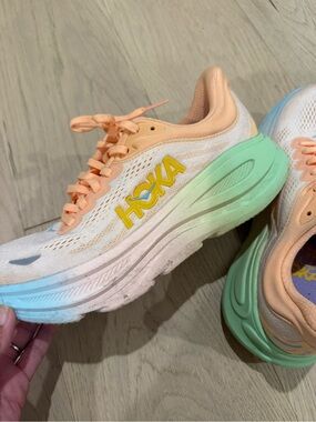 Hoka Peach, Mint & Yellow Run 👟 bondi 9